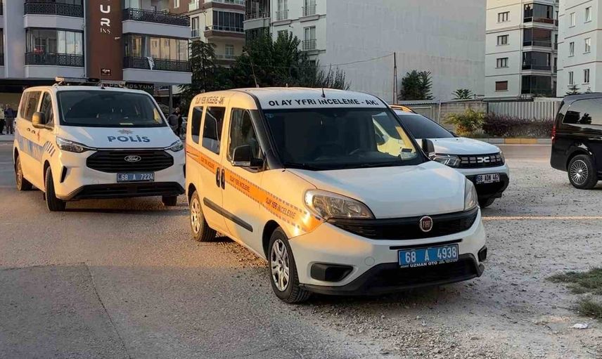 Paşacık Mahallesi'nde beşinci kattan düşen 18 yaşındaki genç kadın yaşamını yitirdi