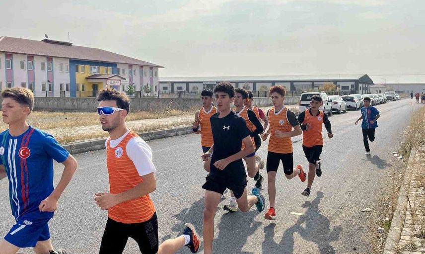 Ağrı'da genç ve yıldız krosları tamamlandı, okullar ödüllendirildi