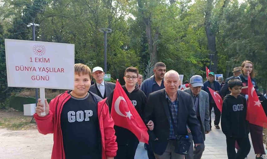 Edirne’de kuşaklararası dayanışma ön plandaydı: yaşlılar ve gençler birlikte yürüdü