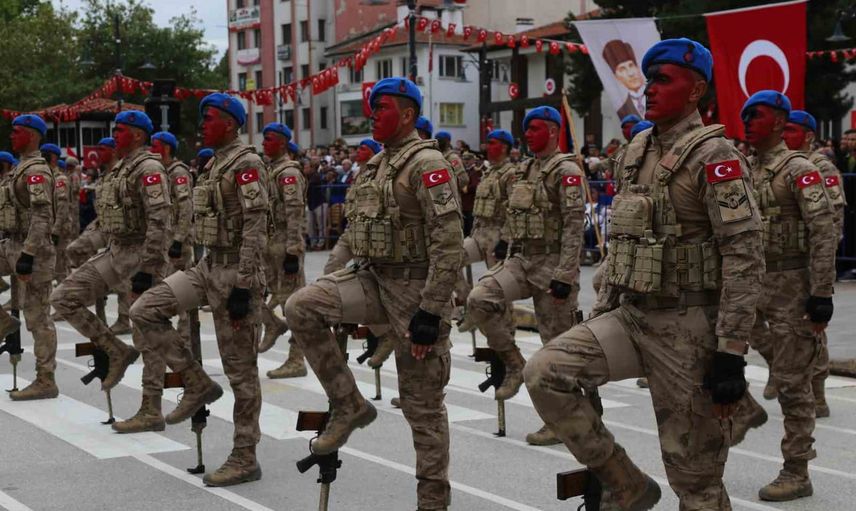 Kastamonu'da jandarma komandoların uyumlu gösterisi beğeni topladı