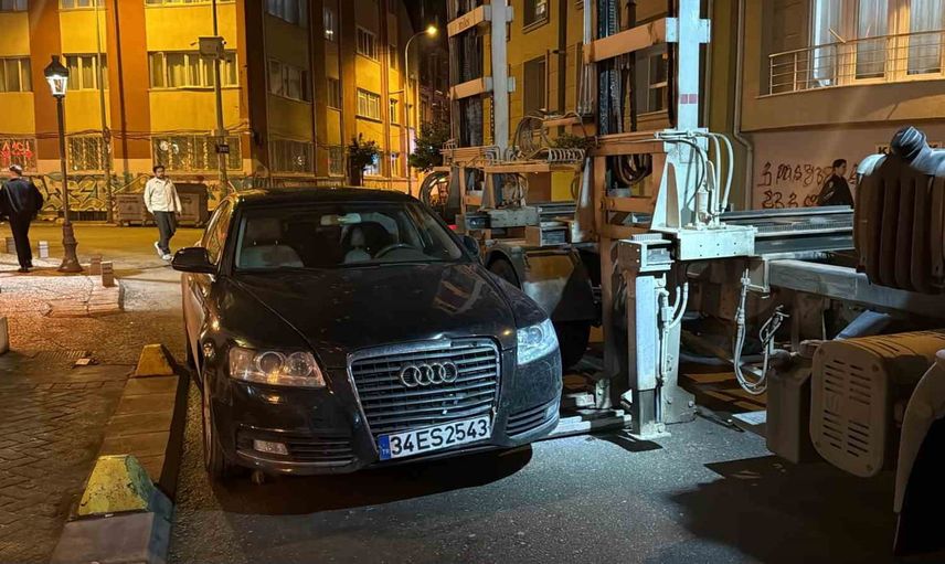 Eskişehir'de hatalı park eden araç çekiciyle otoparka kaldırıldı