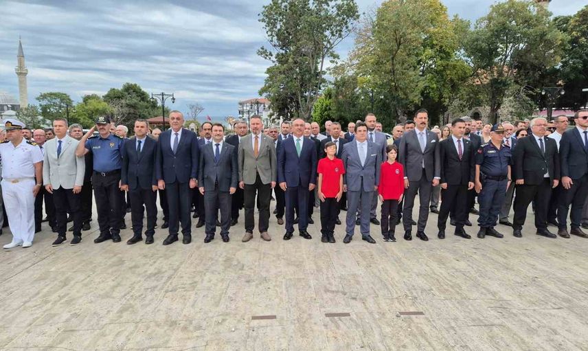 İlköğretim haftası töreni Tekirdağ'da öğrencilerin gösterisine sahne oldu