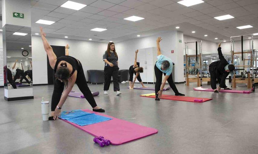 Pilatesle bir araya gelen kadınlar: ücretsiz kurslarda spor ve sosyalleşme