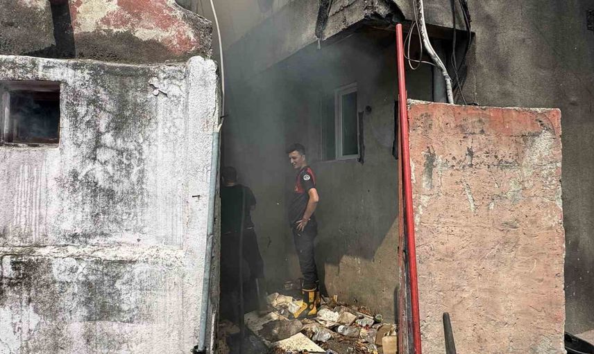 Zonguldak'ta depo dumanları mahalleliyi korkuttu, itfaiye hızla müdahale etti