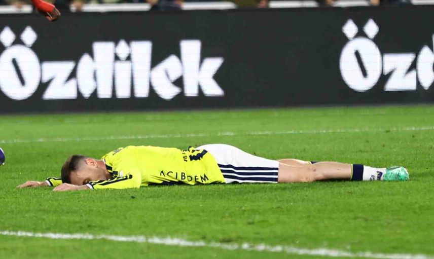 Fenerbahçe Kadıköy'de bekleneni veremedi: Göztepe son bölümde güldü