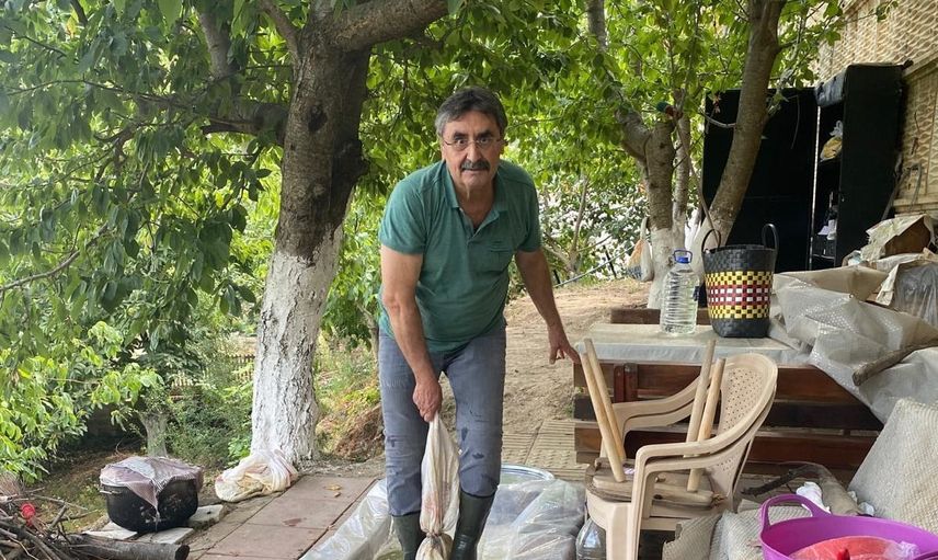 Karacasu'da asırlık yöntemlerle üzümler pekmeze dönüşüyor