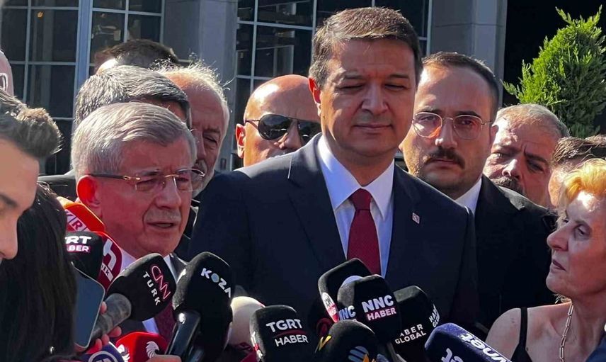 Davutoğlu adliye çıkışında yargıya saygı vurgusu yaparak siyasetten çekildiğini açıkladı
