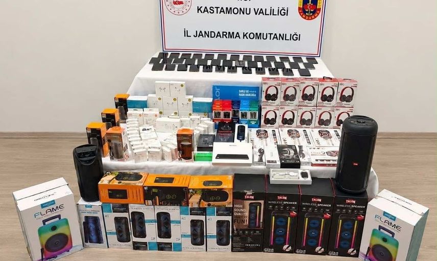 Kastamonu’da kaçak elektronik operasyonu: 2 iş yeri ve 1 araçta çok sayıda ürün ele geçirildi