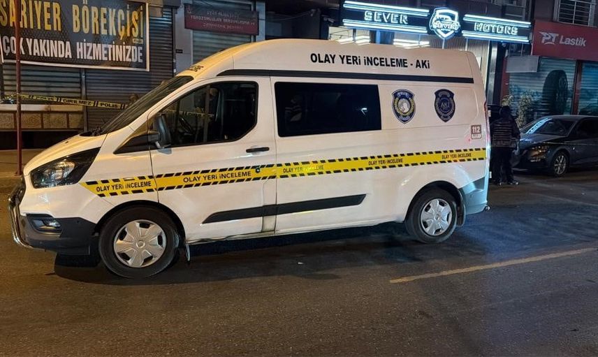 Eyüpsultan'da galeri önünde silahlı saldırı: yaralananlardan biri yaşamını yitirdi