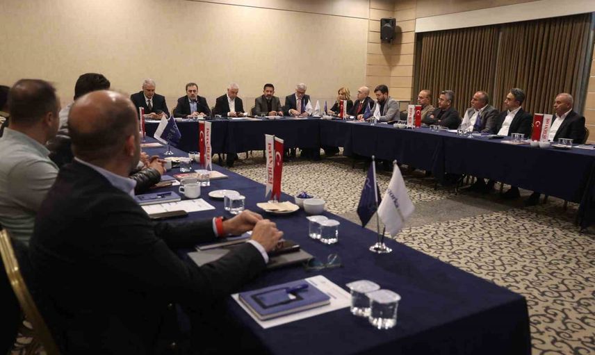 Konya'da ekonominin yönü ve riskleri masaya yatırıldı