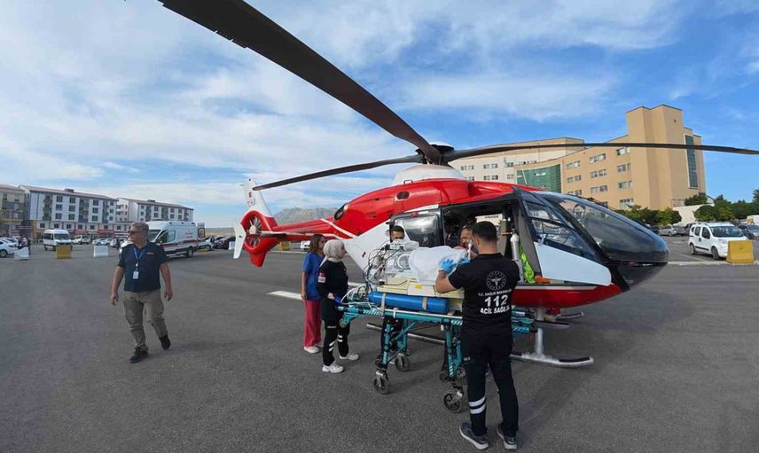 Hayat uçuşu: bir günlük bebek doğumsal kalp sorunuyla helikopterle Van'a götürüldü