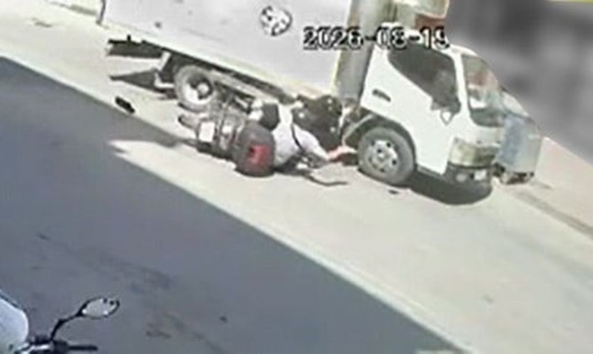 Güvenlik kamerası kaydetti: İnegöl'de motosiklet ile kamyonet çarpıştı