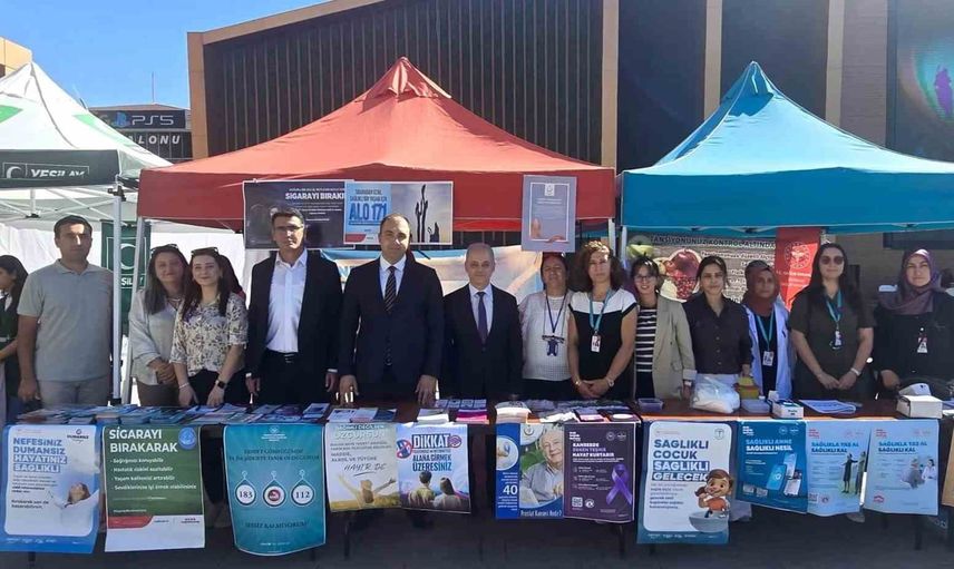 Halk sağlığı haftasında Erzincan'da bilgilendirme standı kuruldu