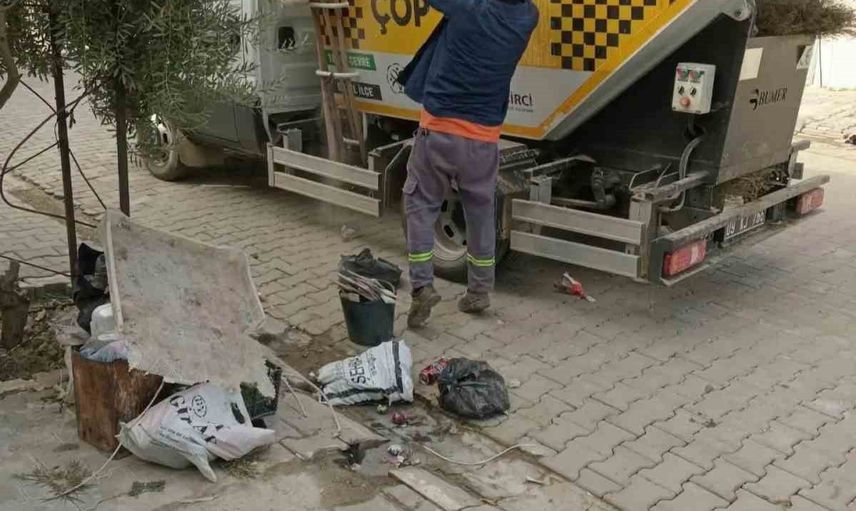 Germencik'te konteyner önlerine eşya bırakılmaması çağrısı