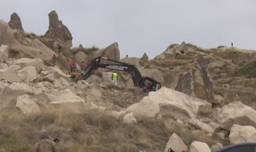 Kapadokya'da Göreme'de peribacası çöktü: arama kurtarma çalışmaları sürüyor