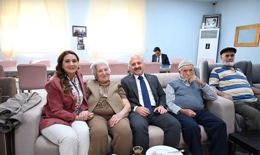 Aydın valisi Varol yaşlı bakım merkezinde gönüllere dokundu