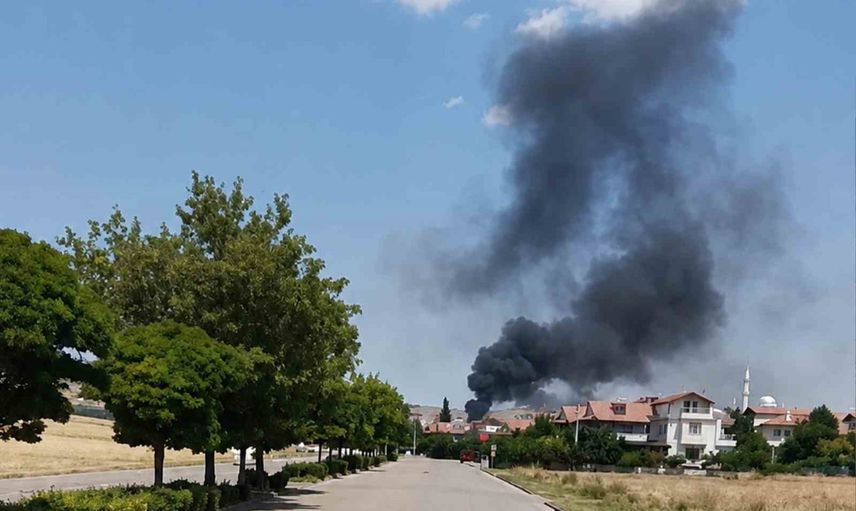 Kırıkkale Osmangazi'de çatı yangını: inşaat durdu, itfaiye söndürdü