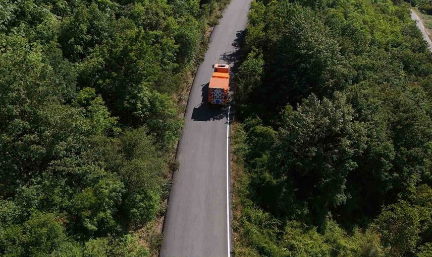 Köy yollarında trafik güvenliğini artıracak çizgi ve boyama atağı