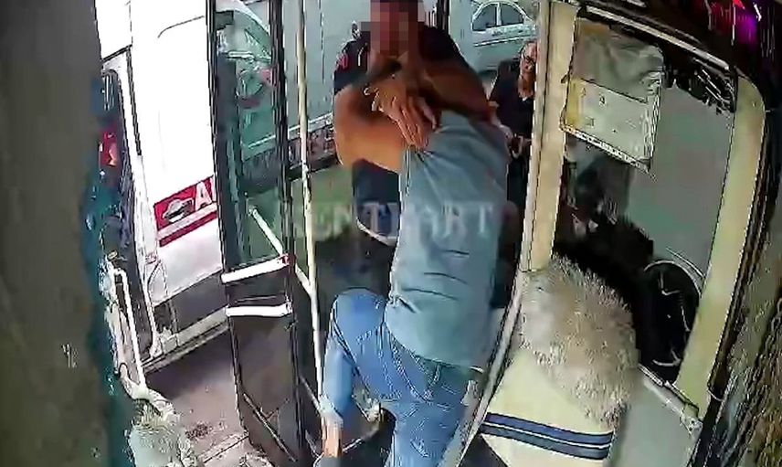 Seyir halindeki yol verme tartışması otobüste şiddete dönüştü