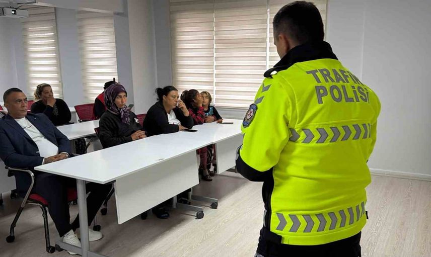 atık toplayıcılarına trafikte güvenlik ve patpat kullanımı eğitimi verildi