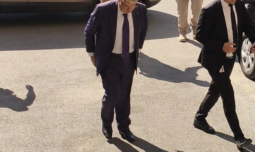 Eski bakan İdris Naim Şahin adliye koridorlarında ifade verdi