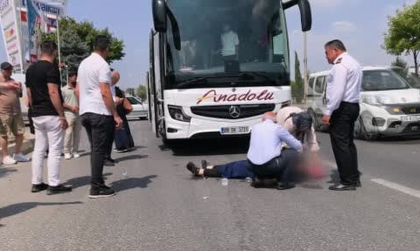 İnegöl'de yola çıkan kadına otobüs çarptı, yaralı hastaneye kaldırıldı
