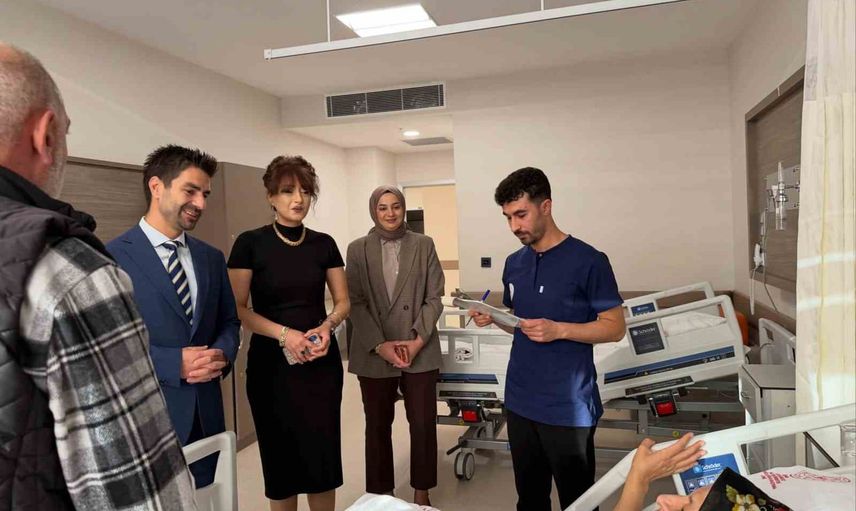 Mengücek Gazi EAH yönetiminden hasta hakları günü'nde ziyaret ve bilgilendirme