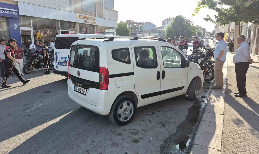 Odunpazarı'nda yunus motosikletine arkadan çarpma: polis yaralandı