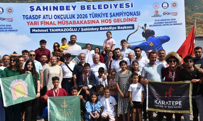 Gaziantep'te geleneksel atlı okçuluk yarı finalleri renkli mücadeleye sahne oldu