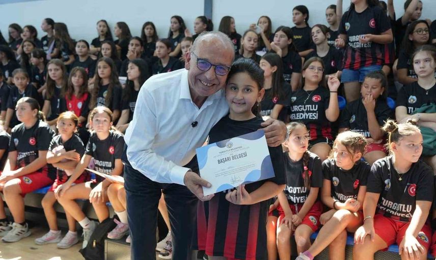Turgutlu'da 2 bin çocuk yazı spor ve sanatla geçirdi