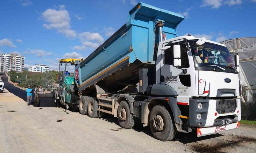 Payallar'da ulaşım konforu için 3,5 km sıcak asfalt çalışması