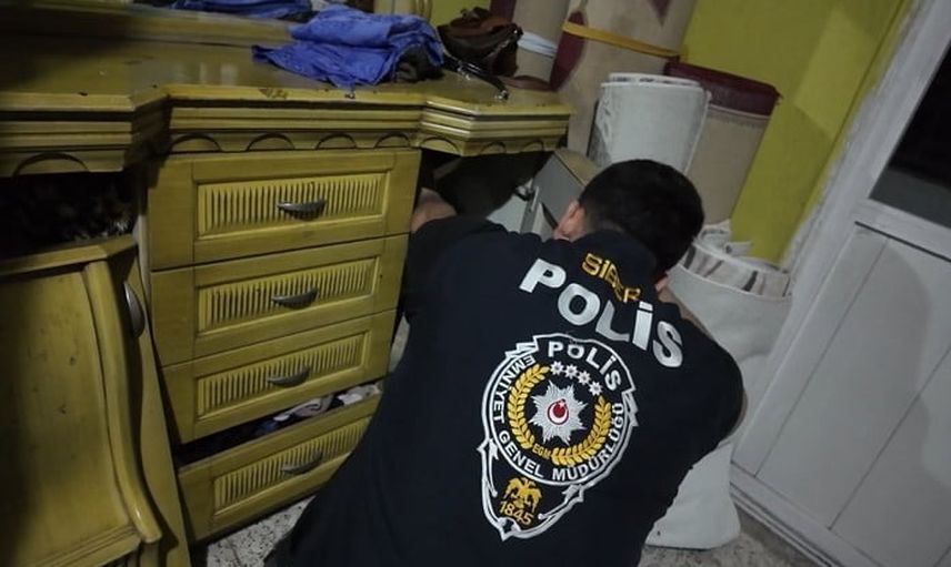 Mersin'de banka hesapları ve GSM hatları üzerinden yürütülen yasa dışı bahis ağı çökertildi