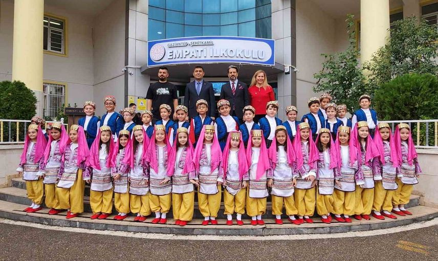Minik yüreklerden büyük coşku: Şehitkamil Empati İlkokulu'nda 29 ekim kutlaması