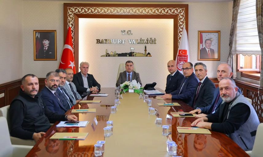 Bayburt'ta sahipsiz hayvanların refahı için il kurulu bir araya geldi