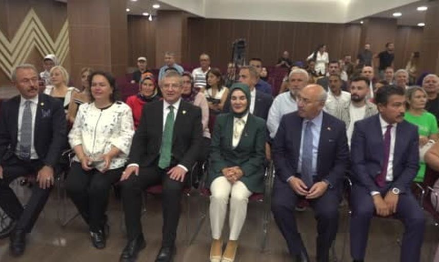 Devlet desteğiyle evlenen çiftin nikah şahidi bakan oldu
