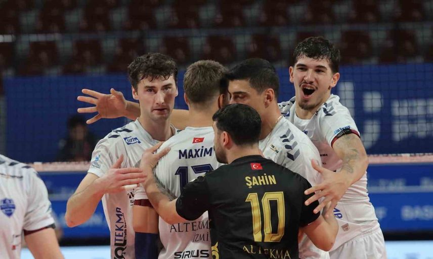 Halkbank İzmir'de üç sette üstünlüğünü gösterdi