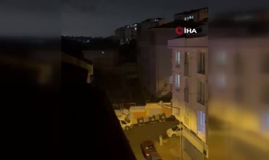 Arnavutköy'de gece yarısı hoparlörlerden yükselen marşlar mahallede merak uyandırdı