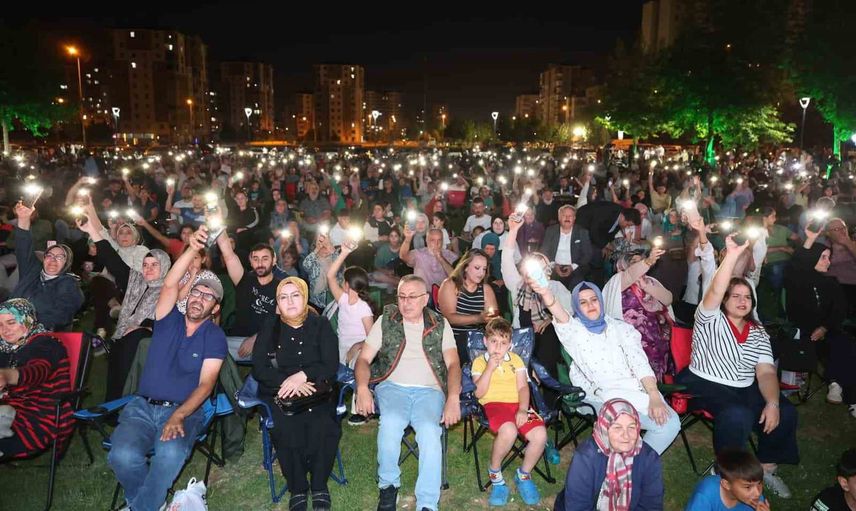 Melikgazi'de şiir, türkü ve çınarların gölgesinde bir akşam