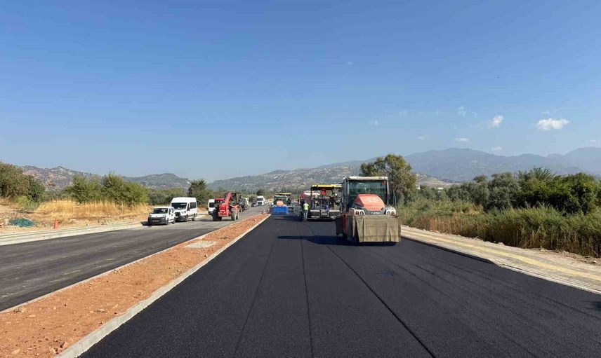 Aydın'da yollar yenileniyor, ulaşıma eş zamanlı yatırım seferberliği