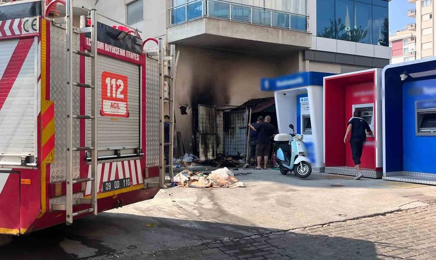 Geri dönüşüm kutusunda kıvılcım paniği: kartonlar alev aldı