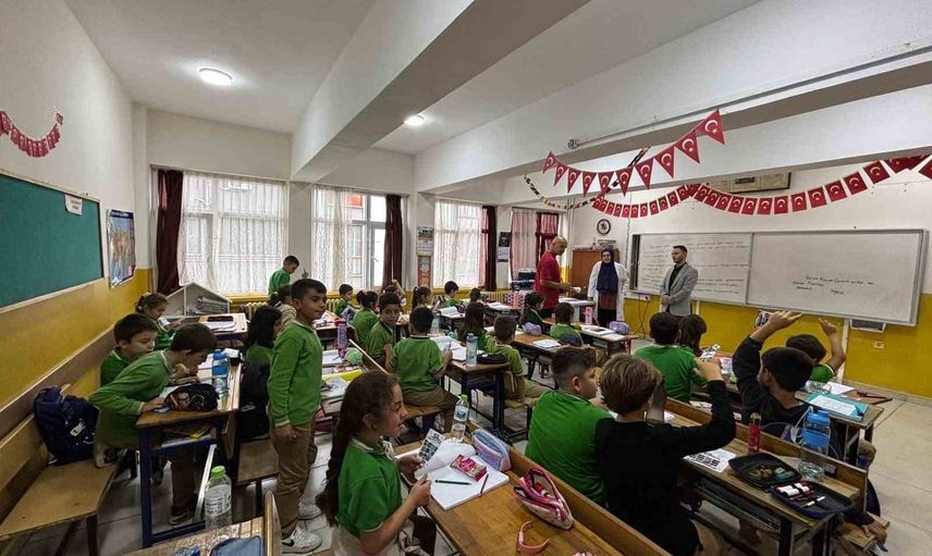 Çocuklar Cumayeri'nde kış sporlarıyla tanışıyor