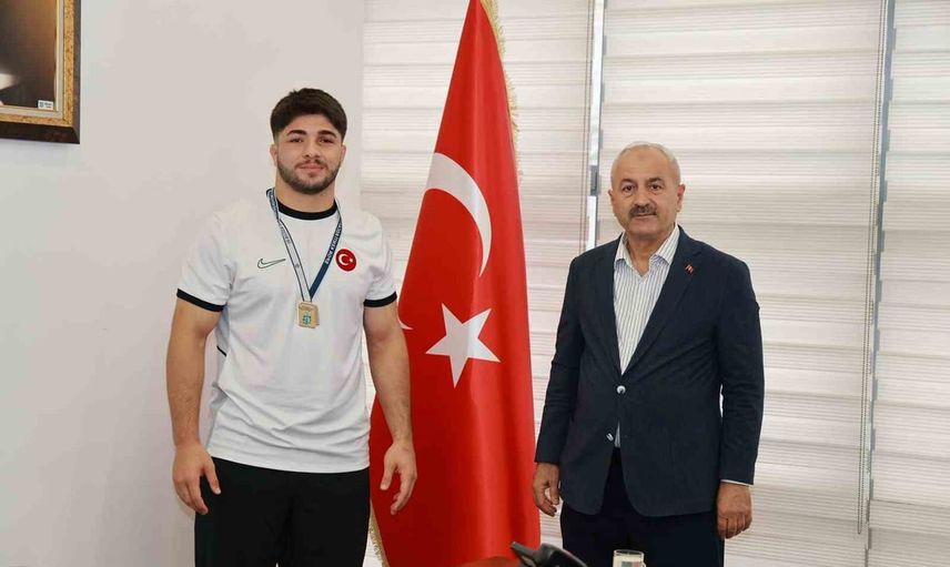 Gebze'nin şampiyonu Alperen Tokgöz ay-yıldızlı formayla yola çıkıyor