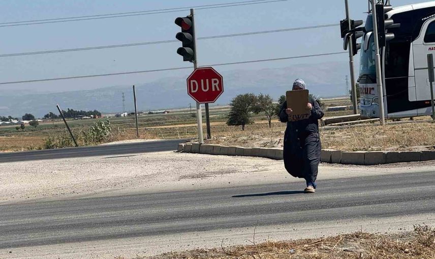 Işıklarda başlayan kovalamaca: dilenciler zabıtayı görünce kaçtı