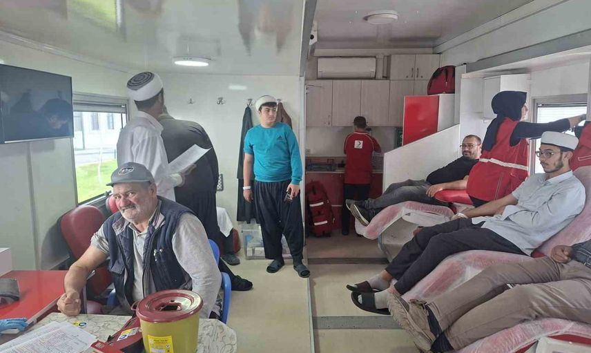 Külliyede dayanışma: Aziziye Nizamiye'den 36 ünite kan bağışı