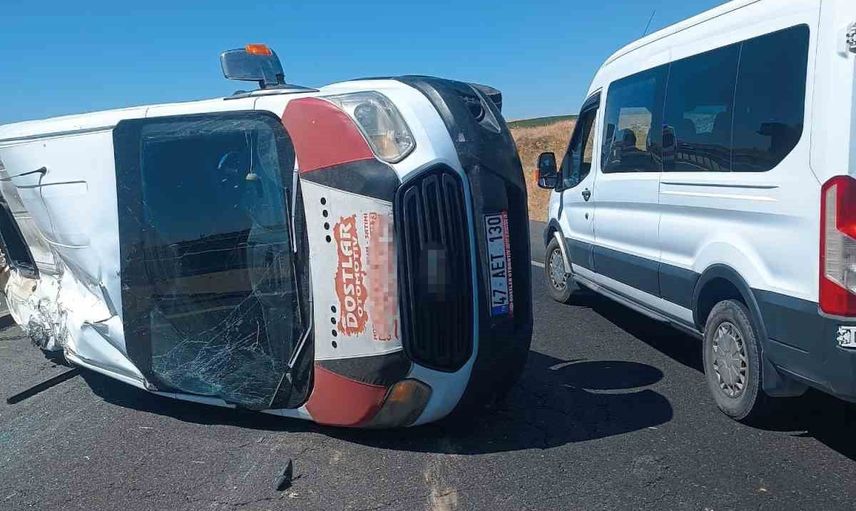 Mardin Artuklu'da öğrenci servisi devrildi: 13 öğrenci yaralandı