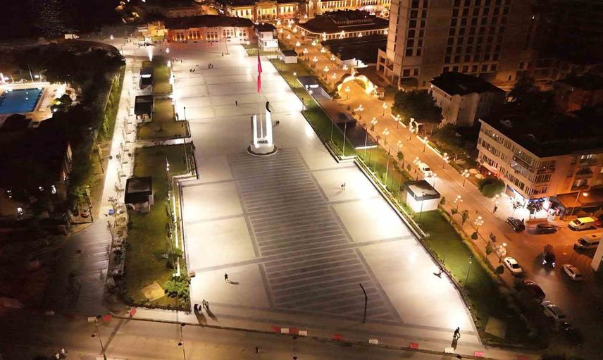 Büyükçekmece'nin yeni odak noktası: Cumhuriyet Kent Meydanı açılıyor