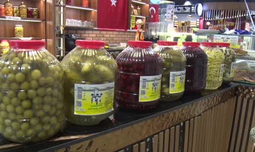 Turşu sezonu Kayseri tezgahlarını renklendirdi, usta 5 püf paylaştı