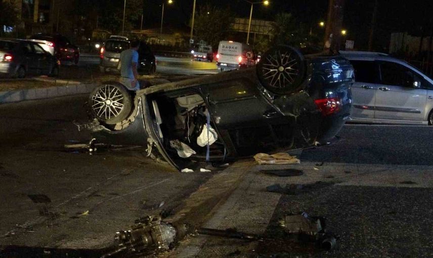 Antalya'da takla atan otomobilin motoru yola fırladı, yaya beş saniye önce geçti