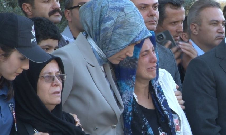 Esenyurt'ta şehit olan polis memuru Mehmet Ali Topatan son yolculuğuna uğurlandı
