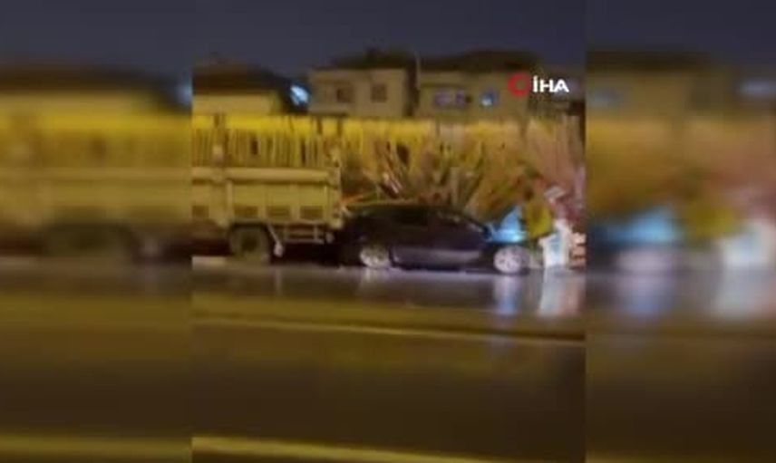 Diyarbakır'da yağışta kayan araç kereste alanına girdi: 2 yaralı